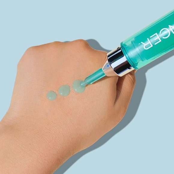 LANCER Skincare Hydrate Serum with Hyaluronic Acid - Picture 2 of 7